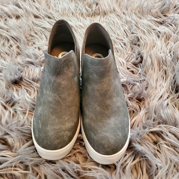 SOLD! NEW- NWT-Suede Wedge Sneakers 😍 - Picture 3 of 12